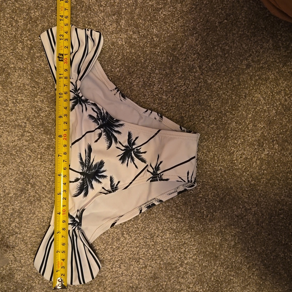 Bathing Suit - Picture 7 of 8